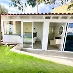 Countryside Elegant 4-bedroom Suite, Pool & Garden Nyaraló Los Menores