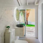Countryside Elegant 4-bedroom Suite, Pool & Garden Los Menores