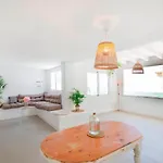 Countryside Elegant 4-bedroom Suite, Pool & Garden Nyaraló Los Menores