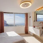 Countryside Elegant 4-bedroom Suite, Pool & Garden Nyaraló *