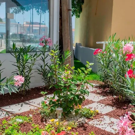 Countryside Elegant 4-bedroom Suite, Pool & Garden Сasa de vacaciones