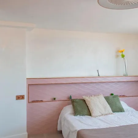 Countryside Elegant 4-bedroom Suite, Pool & Garden Сasa de vacaciones *