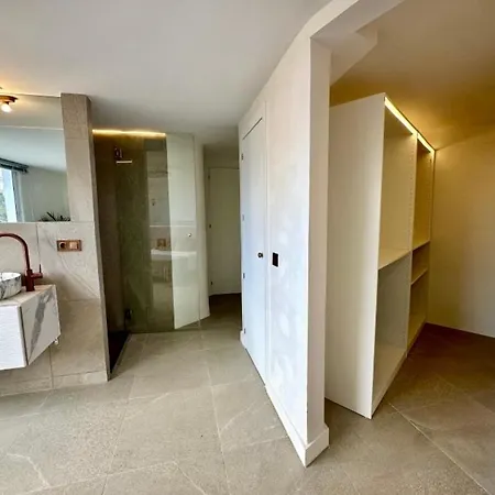 Countryside Elegant 4-bedroom Suite, Pool & Garden Сasa de vacaciones *