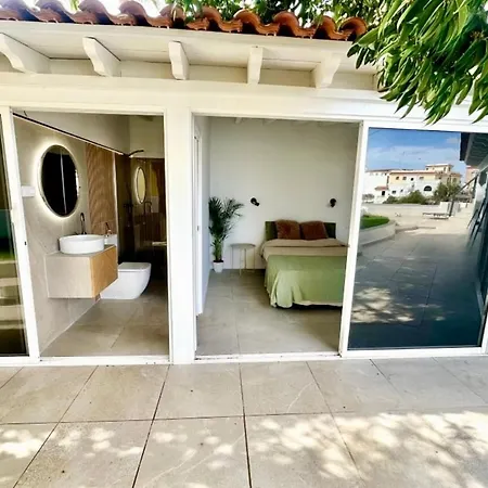 Сasa de vacaciones Countryside Elegant 4-bedroom Suite, Pool & Garden Los Menores