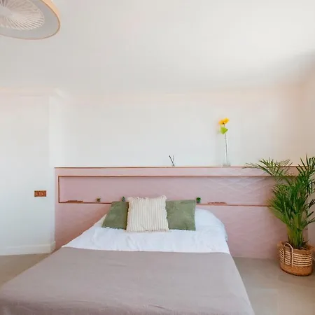 Countryside Elegant 4-bedroom Suite, Pool & Garden Сasa de vacaciones