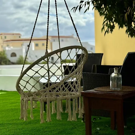 Countryside Elegant 4-bedroom Suite, Pool & Garden Сasa de vacaciones Los Menores