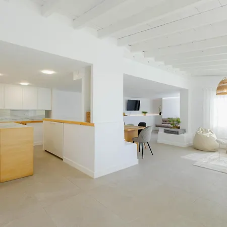 Countryside Elegant 4-bedroom Suite, Pool & Garden Nyaraló Los Menores