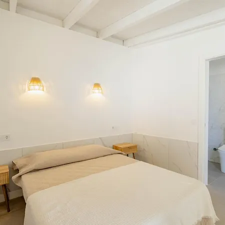 Countryside Elegant 4-bedroom Suite, Pool & Garden Сasa de vacaciones *