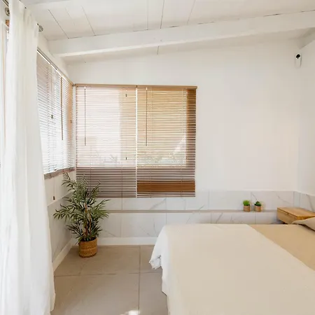Сasa de vacaciones Countryside Elegant 4-bedroom Suite, Pool & Garden